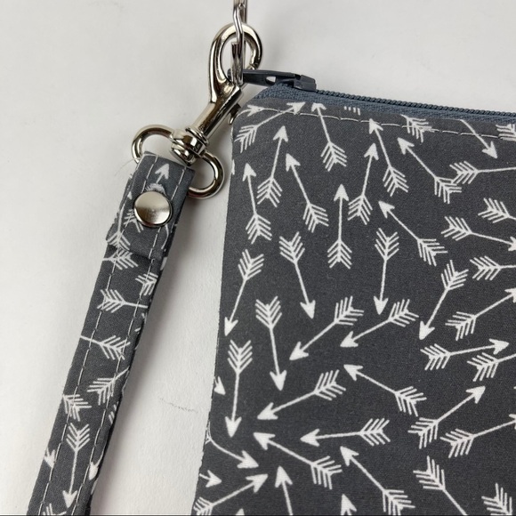 Frankie Lloyd Wristlet, Gray Arrows Blue Inside - Picture 3 of 6